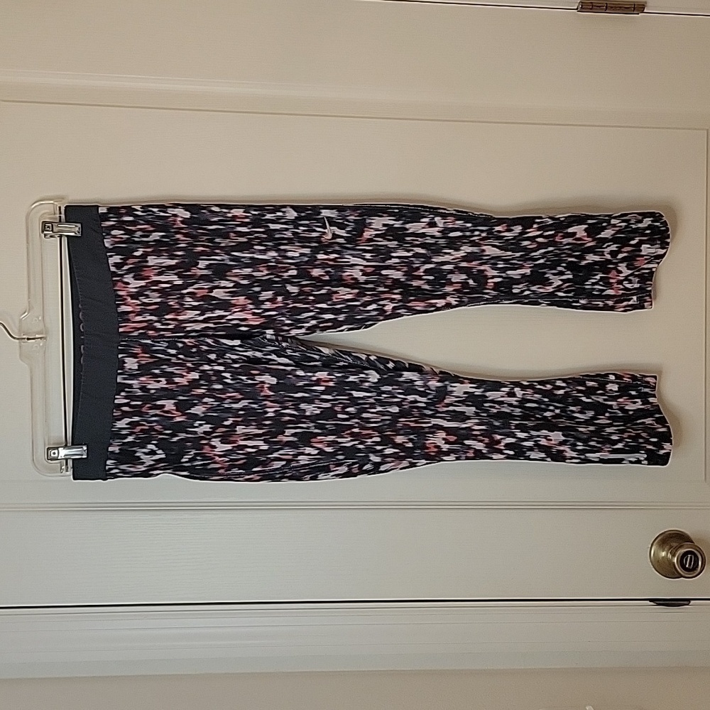 Nike Dri Fit, Size L, "Just Do It" Leggings w/ Gray, Black, Pink Splatter Print